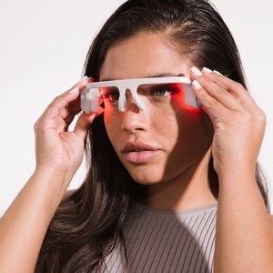 New Ayla Red LeED light eye treatment